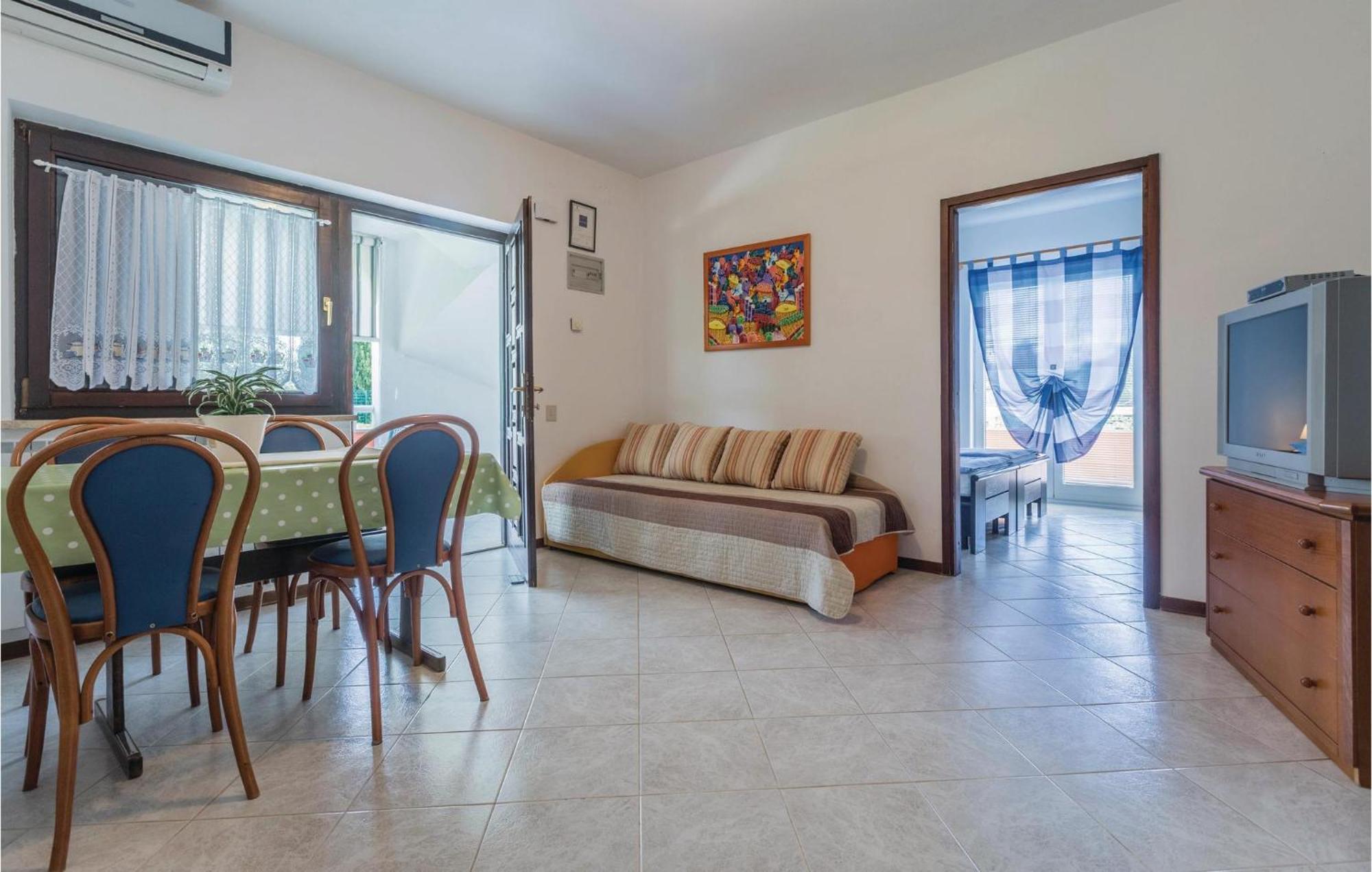 2 Bedroom Beautiful Apartment In 萨武德里亚 外观 照片