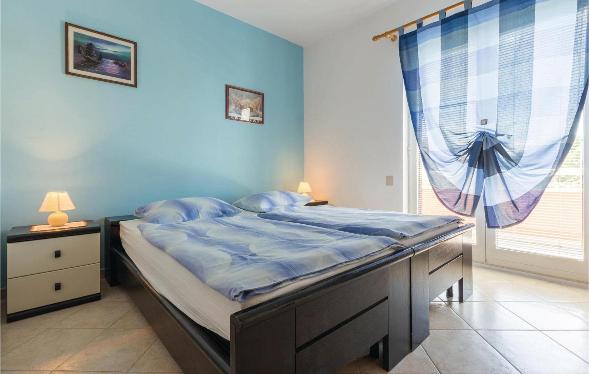 2 Bedroom Beautiful Apartment In 萨武德里亚 外观 照片