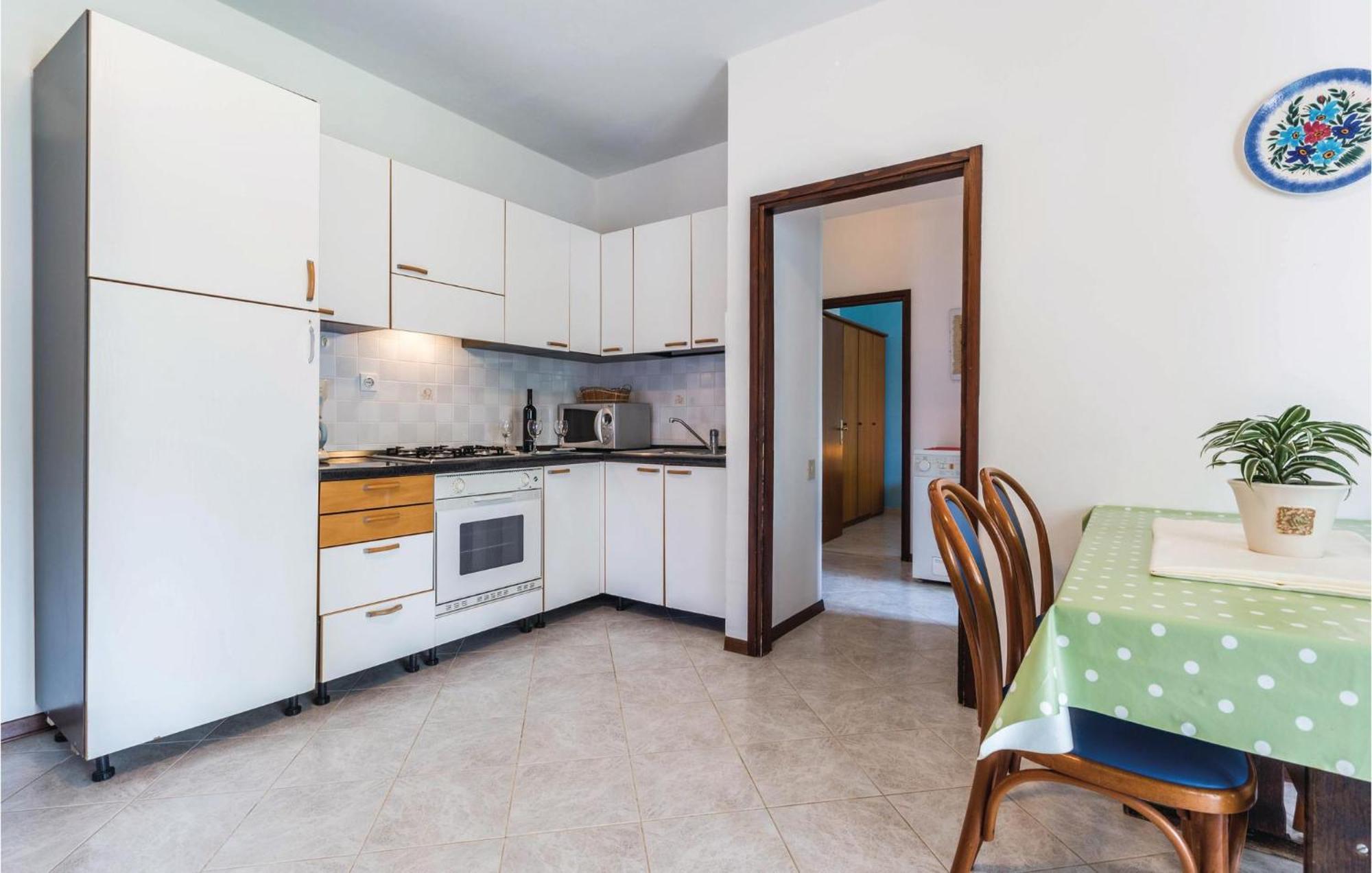 2 Bedroom Beautiful Apartment In 萨武德里亚 外观 照片