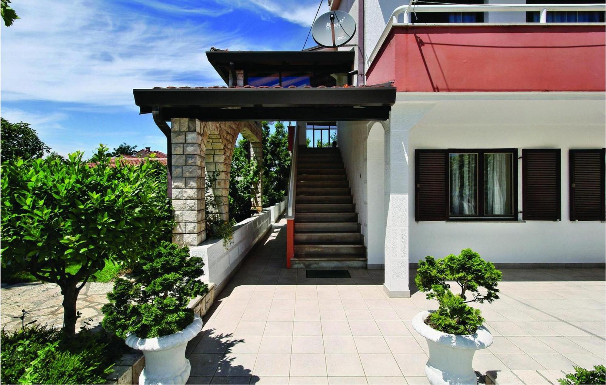 2 Bedroom Beautiful Apartment In 萨武德里亚 外观 照片