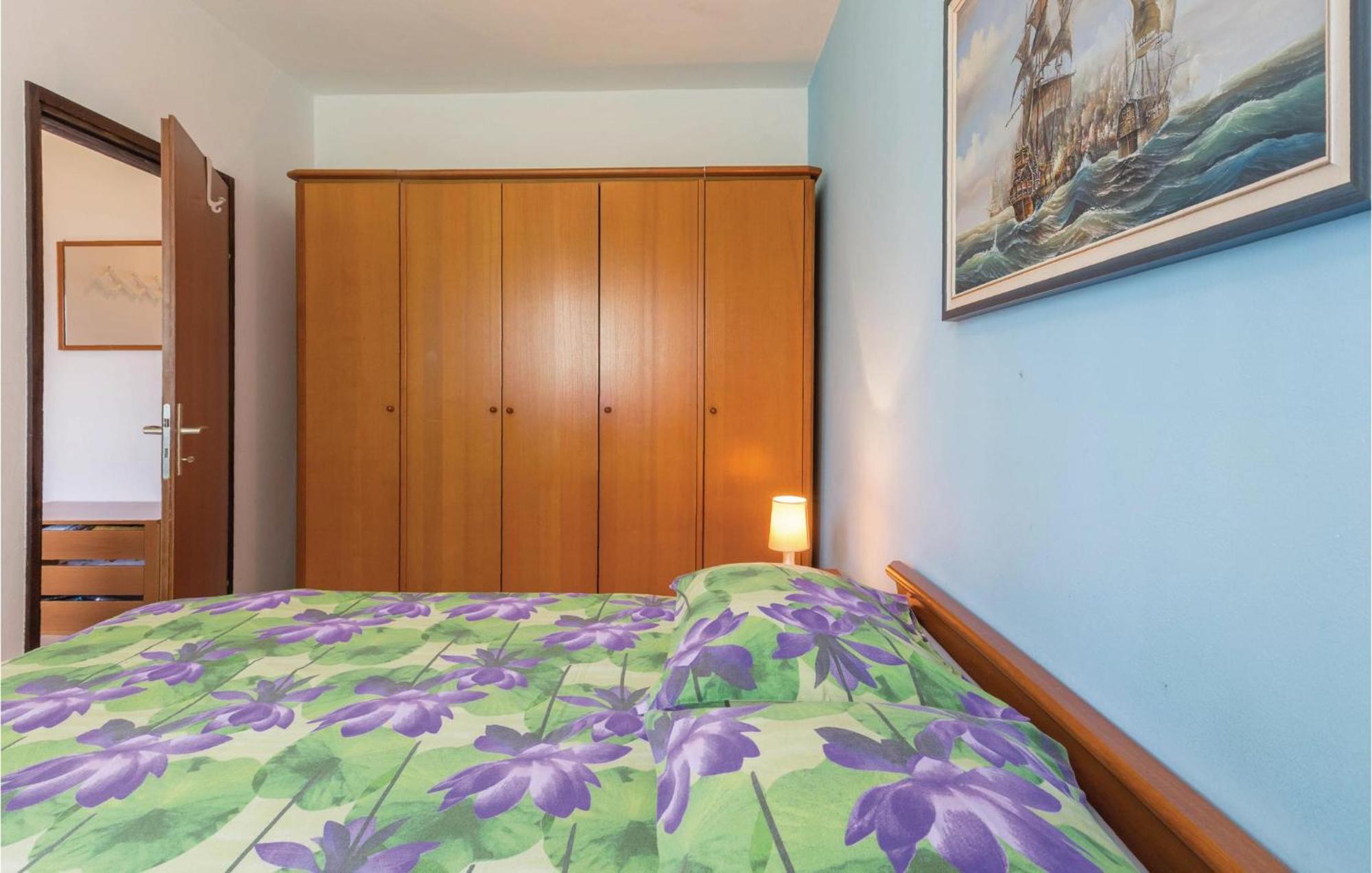 2 Bedroom Beautiful Apartment In 萨武德里亚 外观 照片