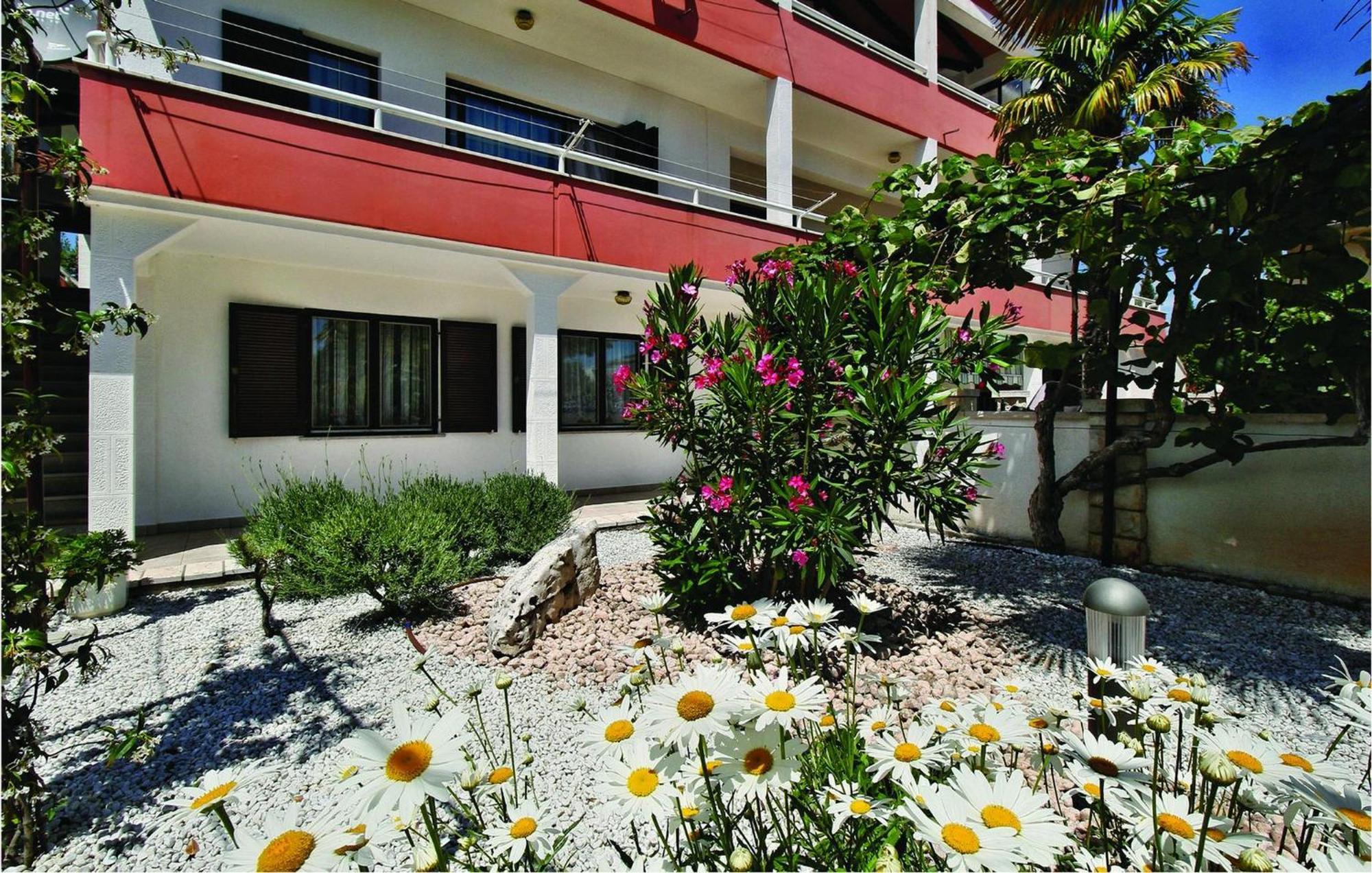 2 Bedroom Beautiful Apartment In 萨武德里亚 外观 照片