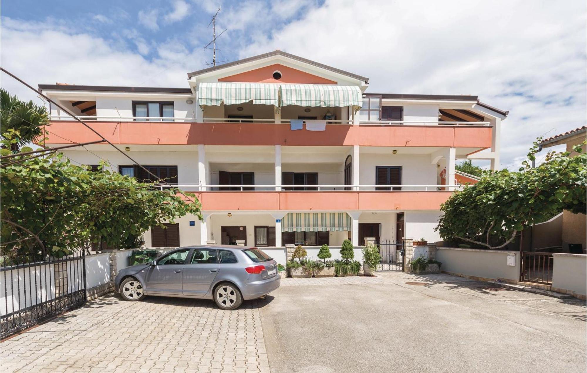 2 Bedroom Beautiful Apartment In 萨武德里亚 外观 照片