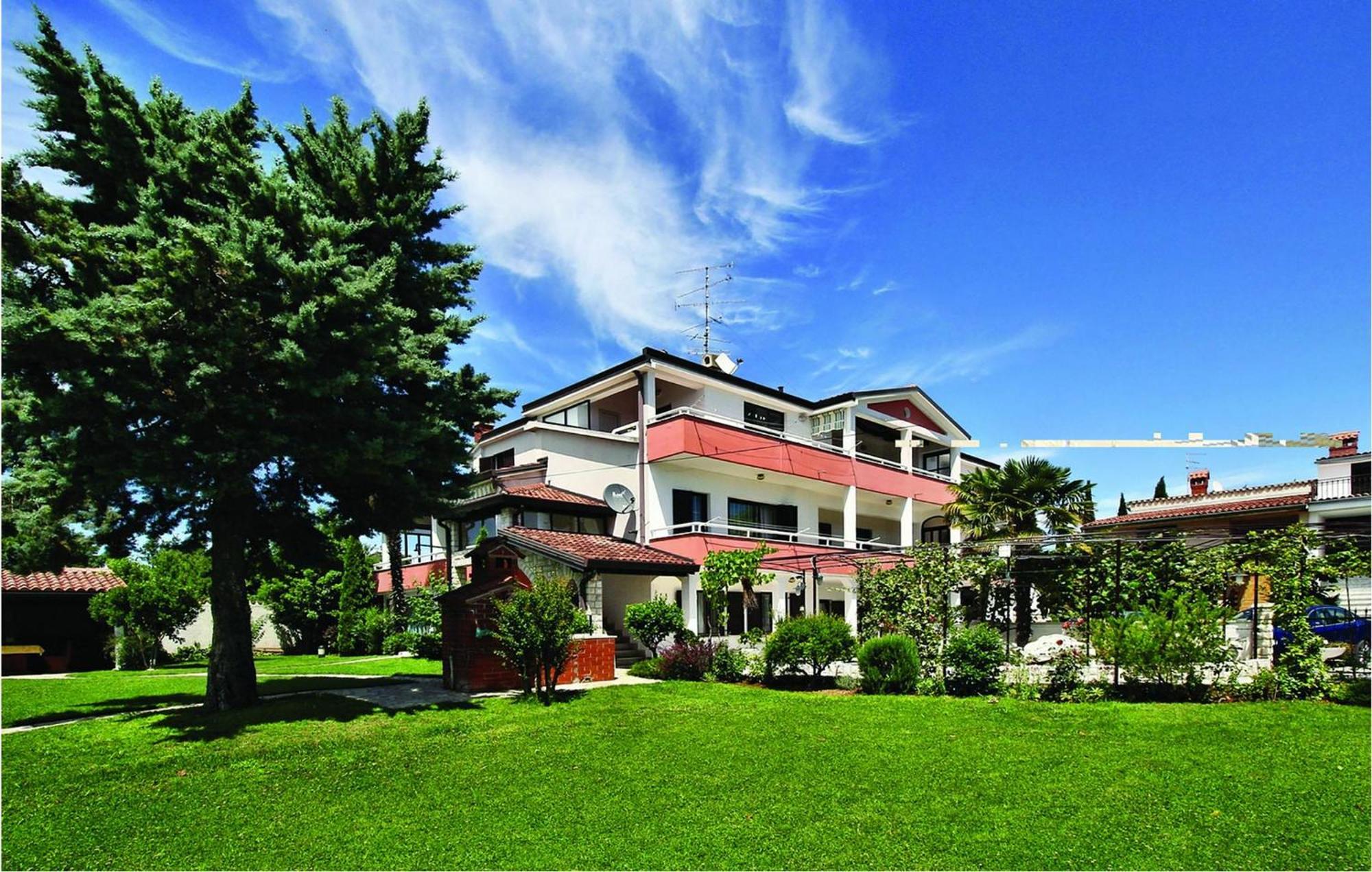 2 Bedroom Beautiful Apartment In 萨武德里亚 外观 照片