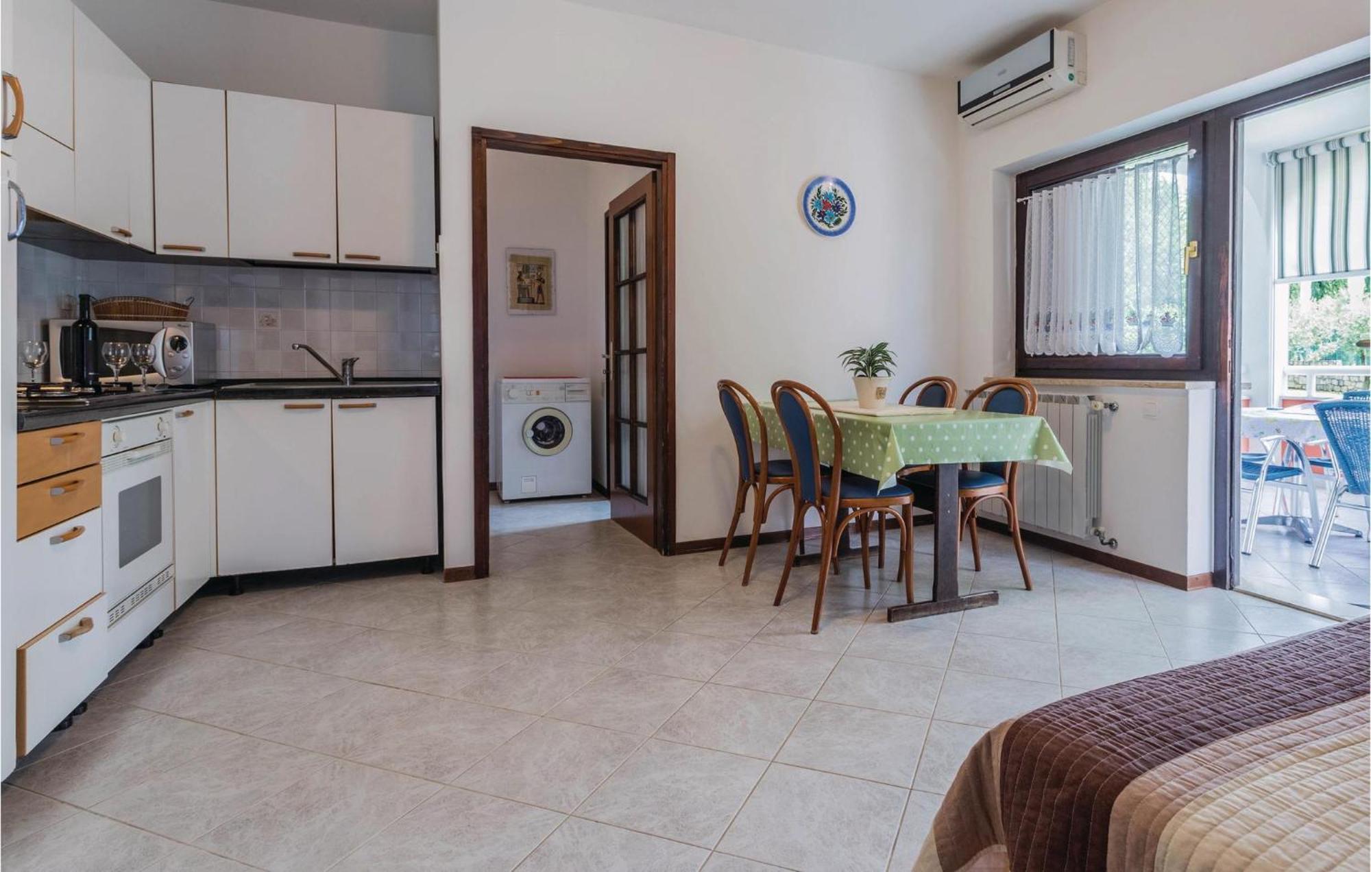 2 Bedroom Beautiful Apartment In 萨武德里亚 外观 照片