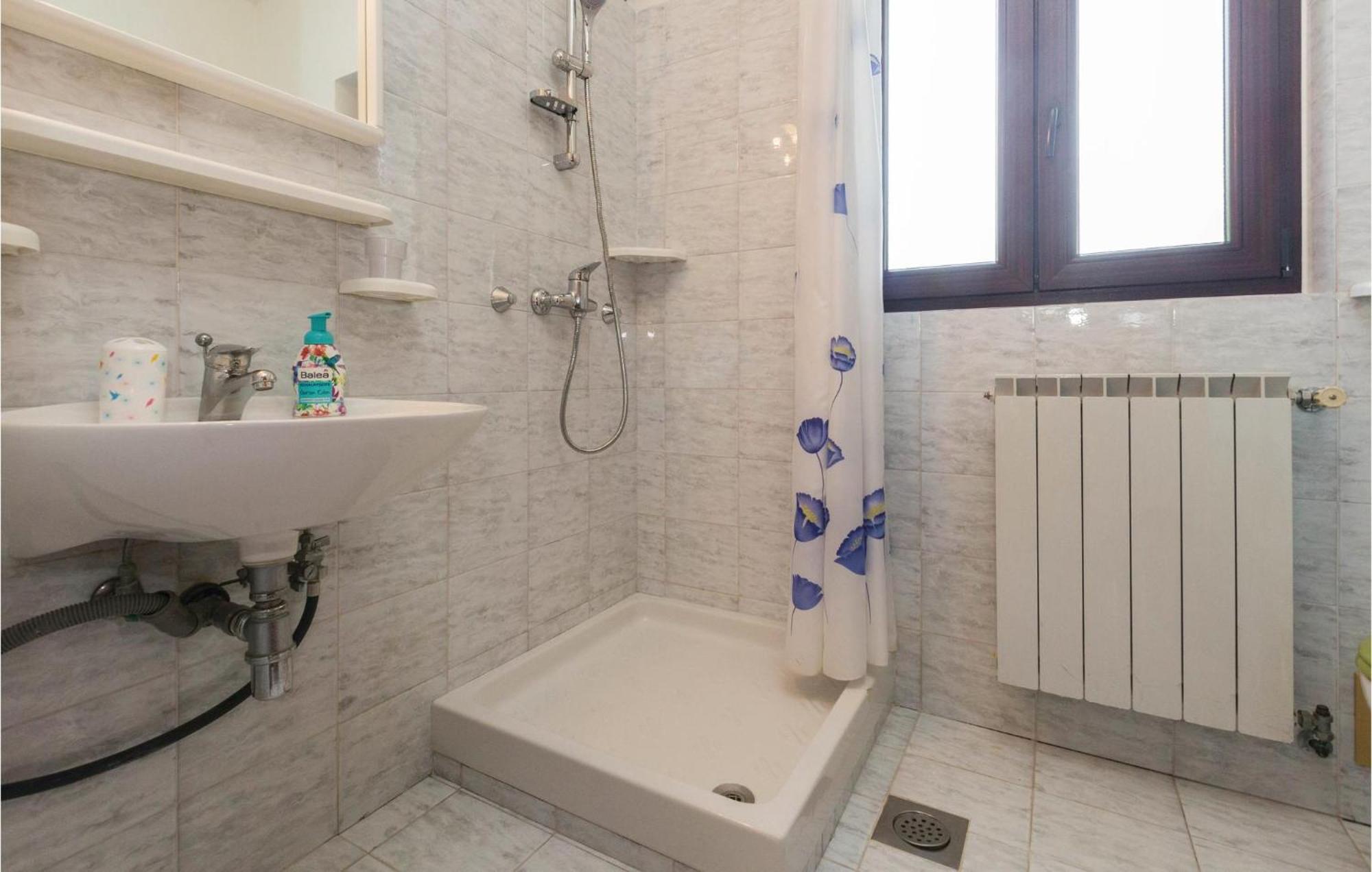 2 Bedroom Beautiful Apartment In 萨武德里亚 外观 照片